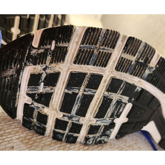 Nike athletic shoes - Picture 8 of 10